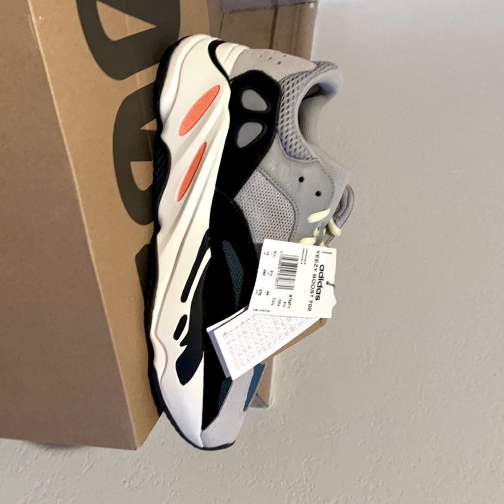 Brand new w/tags Yeezy boost 700 men’s size 10